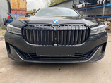 Установка нашей решетки радиатора (ноздри) M-Performance Black для BMW 7 Series G11